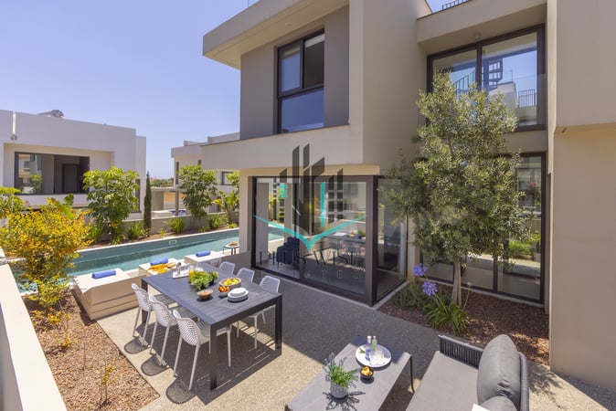 Villa in Paralimni - view 1