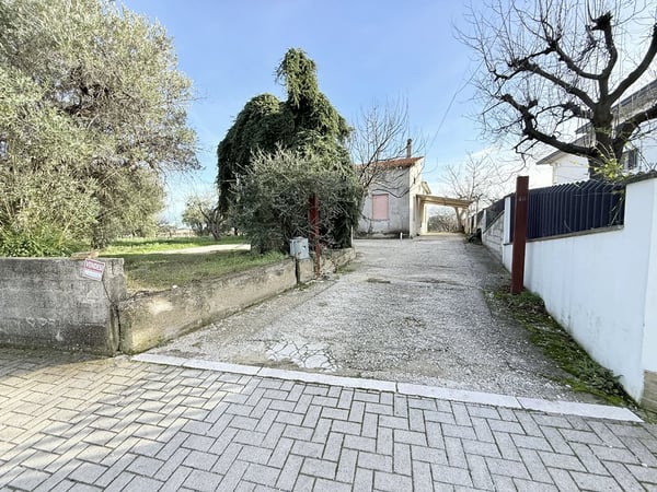 House in Giuliano Teatino - view 1