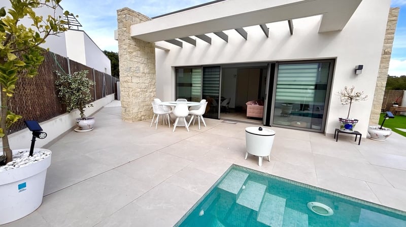 Villa in San Miguel de Salinas - view 1