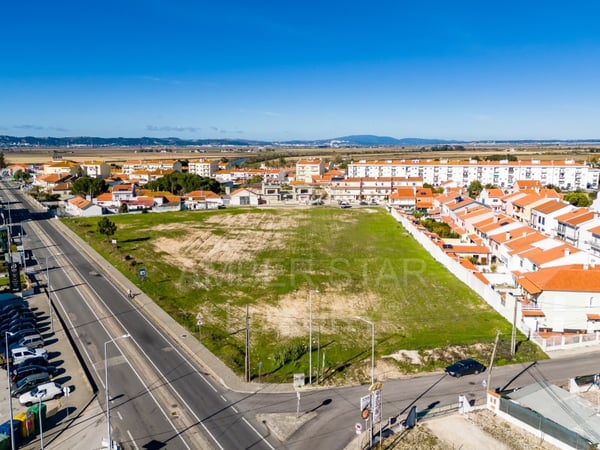 House in Samora Correia - view 1