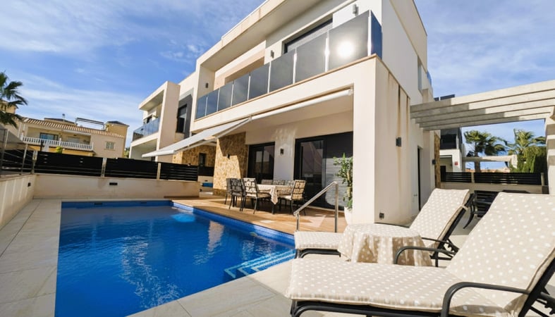 Villa in Dehesa de Campoamor - view 1