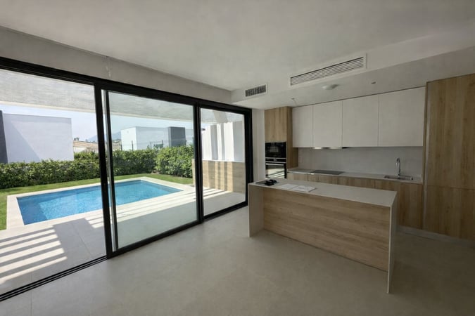 House in Estepona - view 1