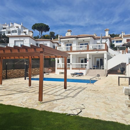 Villa in Sitio de Calahonda - view 1