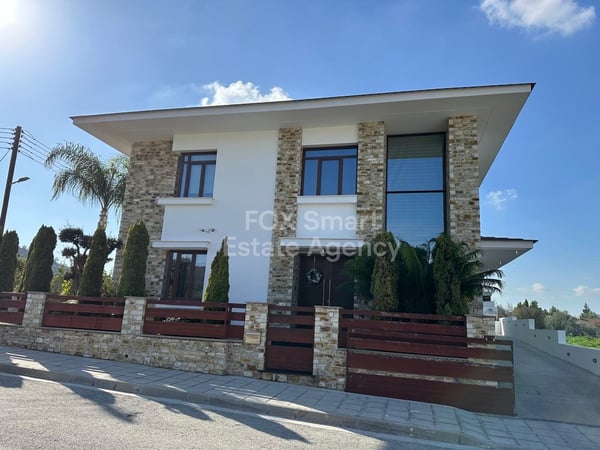 House in Alethriko - view 1