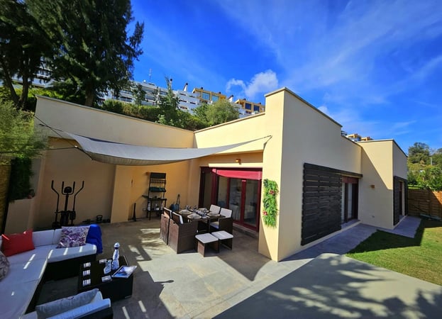 Villa in Benahavis - view 1