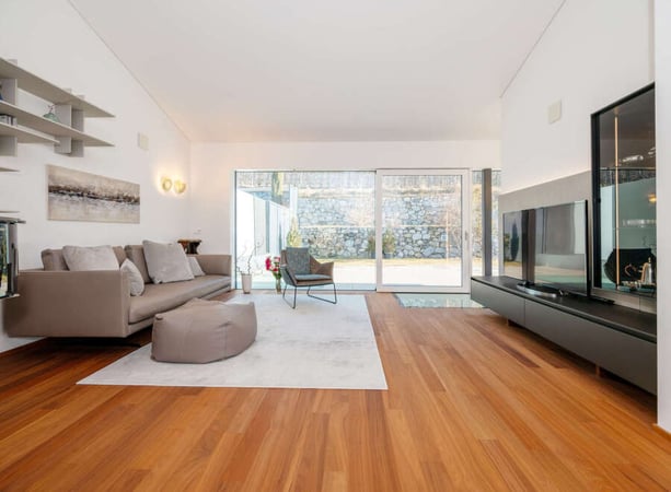 Villa in Sarnes - view 1