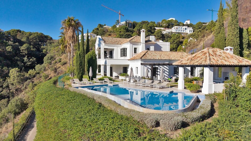 Villa in Benahavis - view 1
