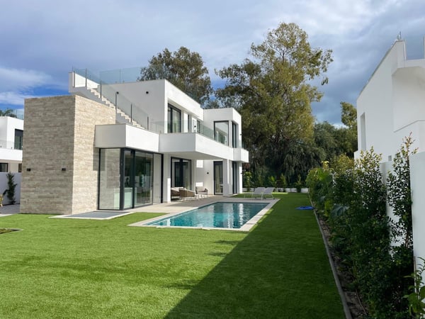 Villa in Estepona - view 1