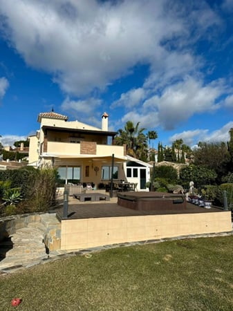 Villa in Estepona - view 1