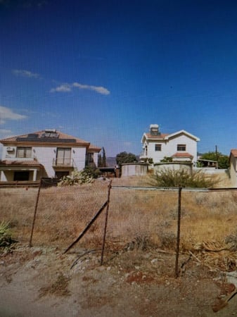 House in Kato Pyrgos - view 1