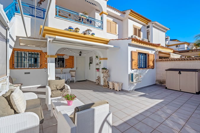 House in Torre de la Horadada - view 1