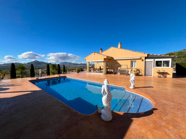 Villa in Sax - view 1