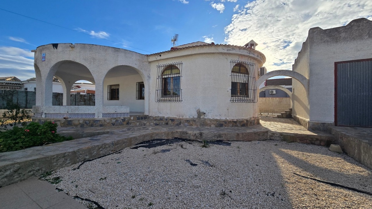 Villa in El Chaparral - Image 3