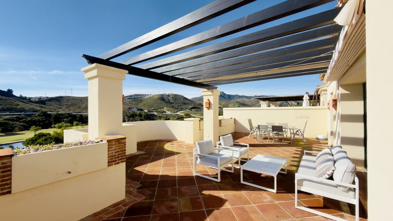 Apartment in Benahavis - view 1