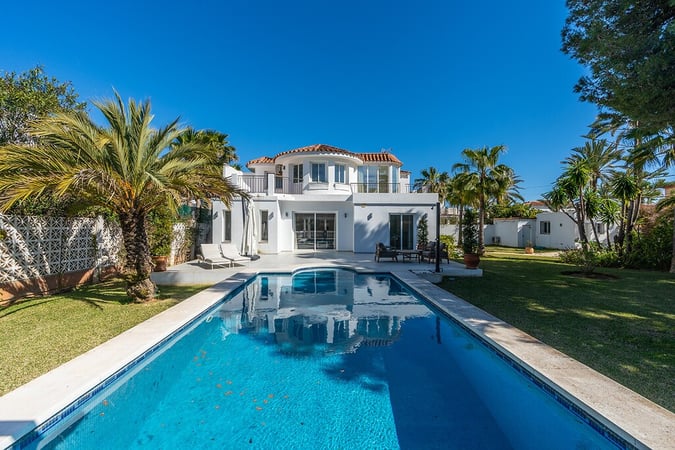 Villa in Marbella Del Este - view 1