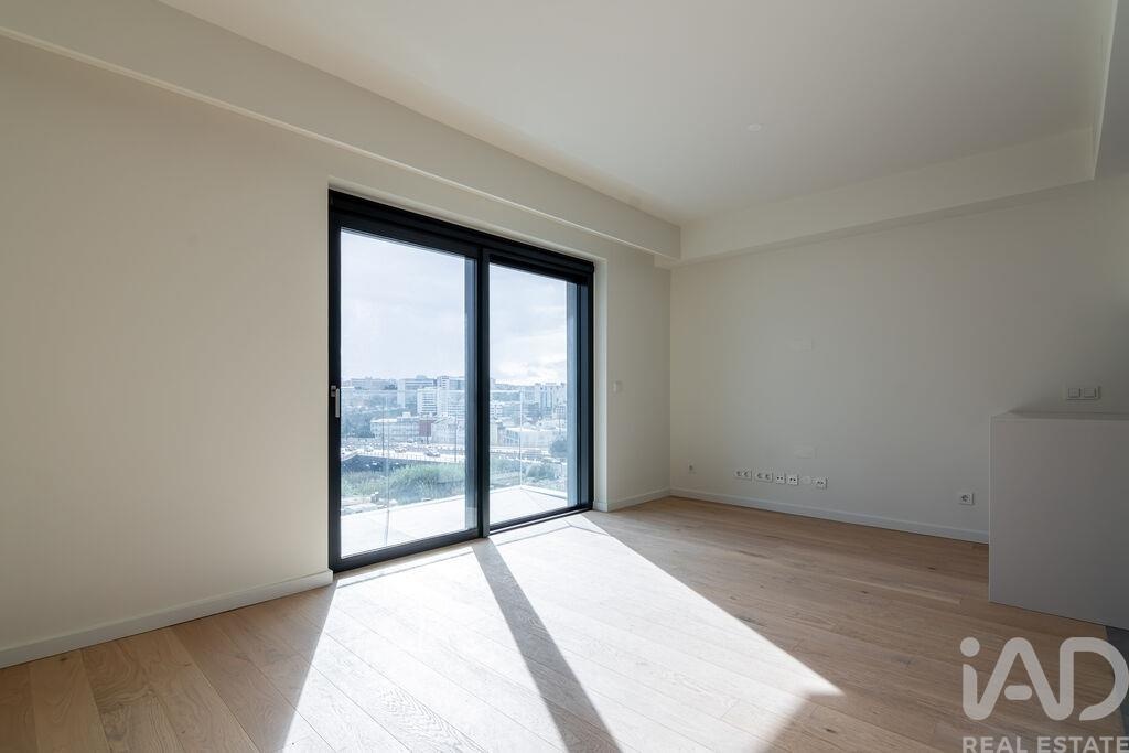 Apartment in Sao Domingos de Benfica - Image 2