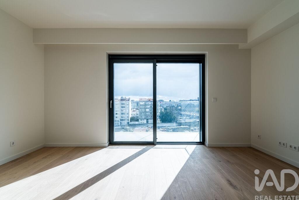 Apartment in Sao Domingos de Benfica - Image 3