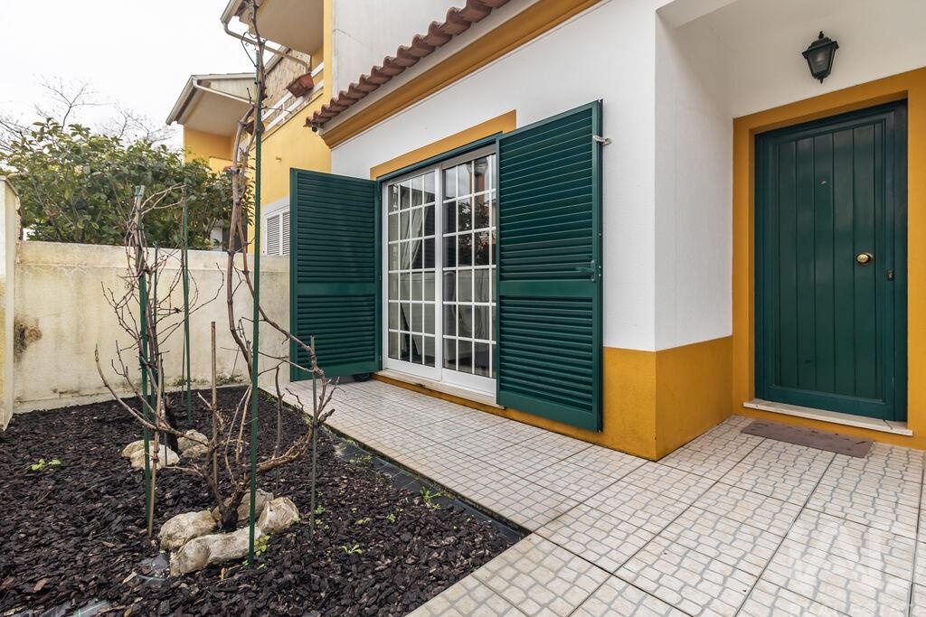 House in Brejos de Azeitao - Image 2