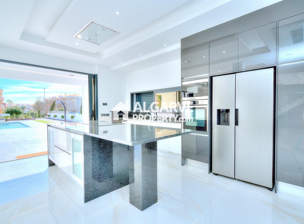 Villa in Quarteira - Image 3