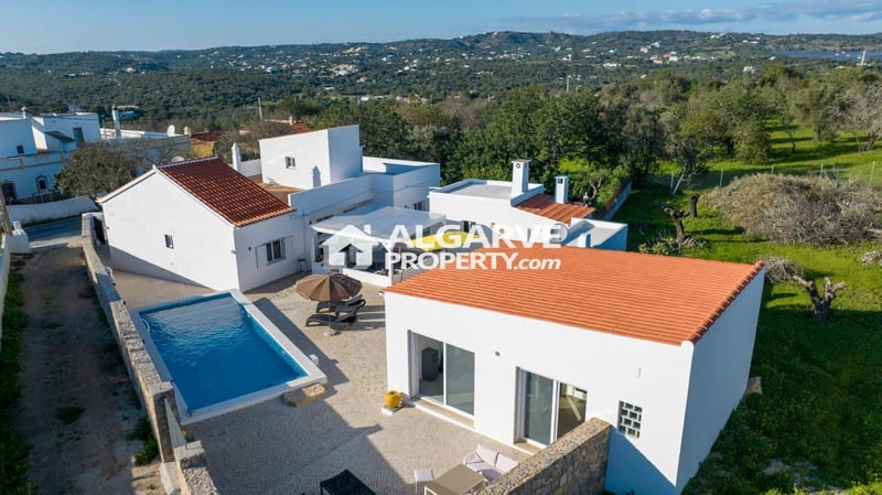 Villa in Santa Barbara de Nexe - view 1