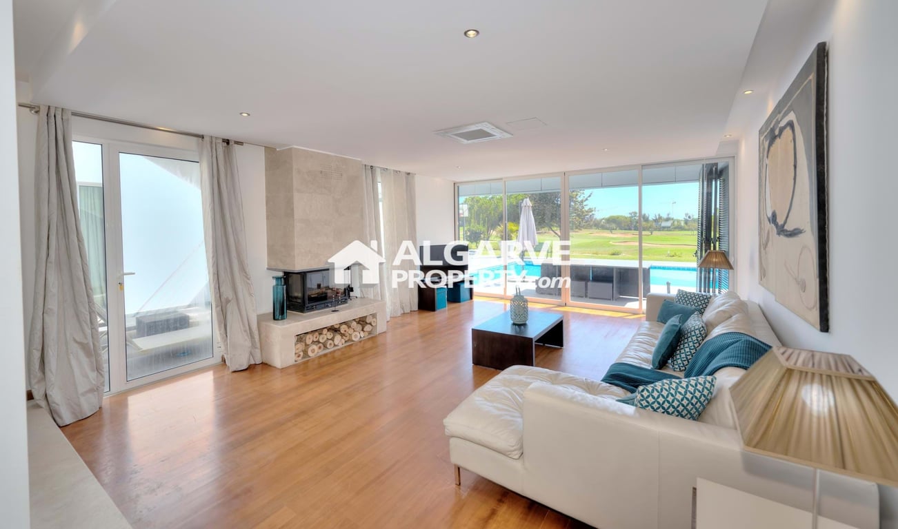 Villa in Quarteira - Image 2