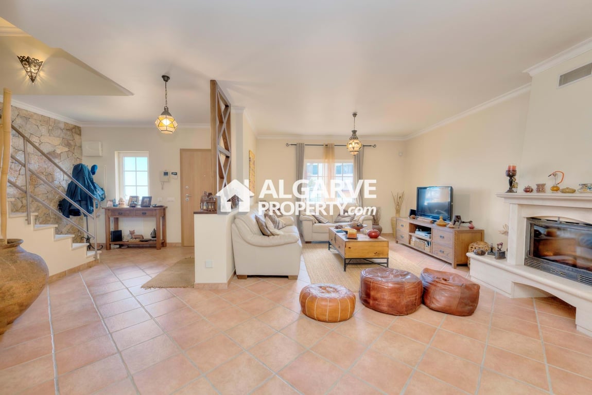 Villa in Quelfes - Image 2