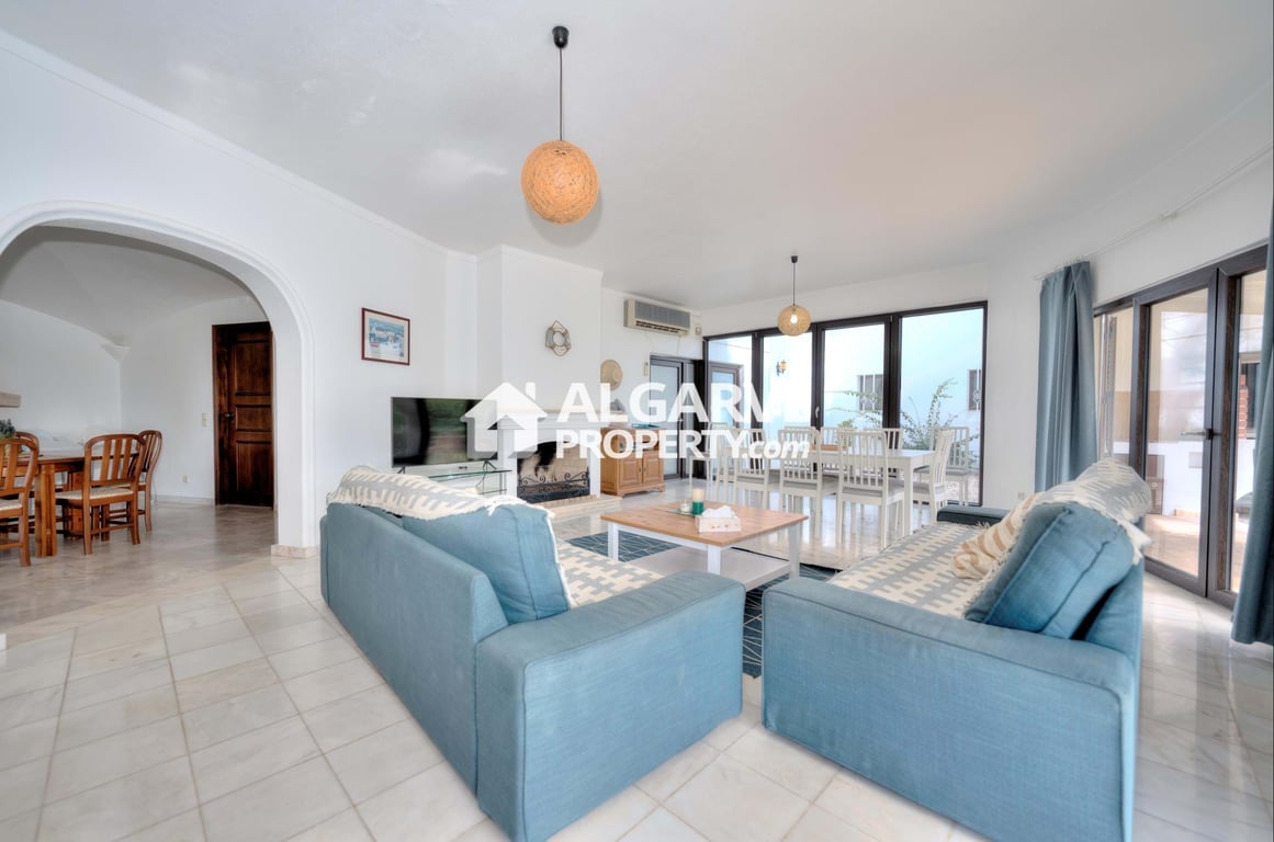 Villa in Quarteira - Image 2