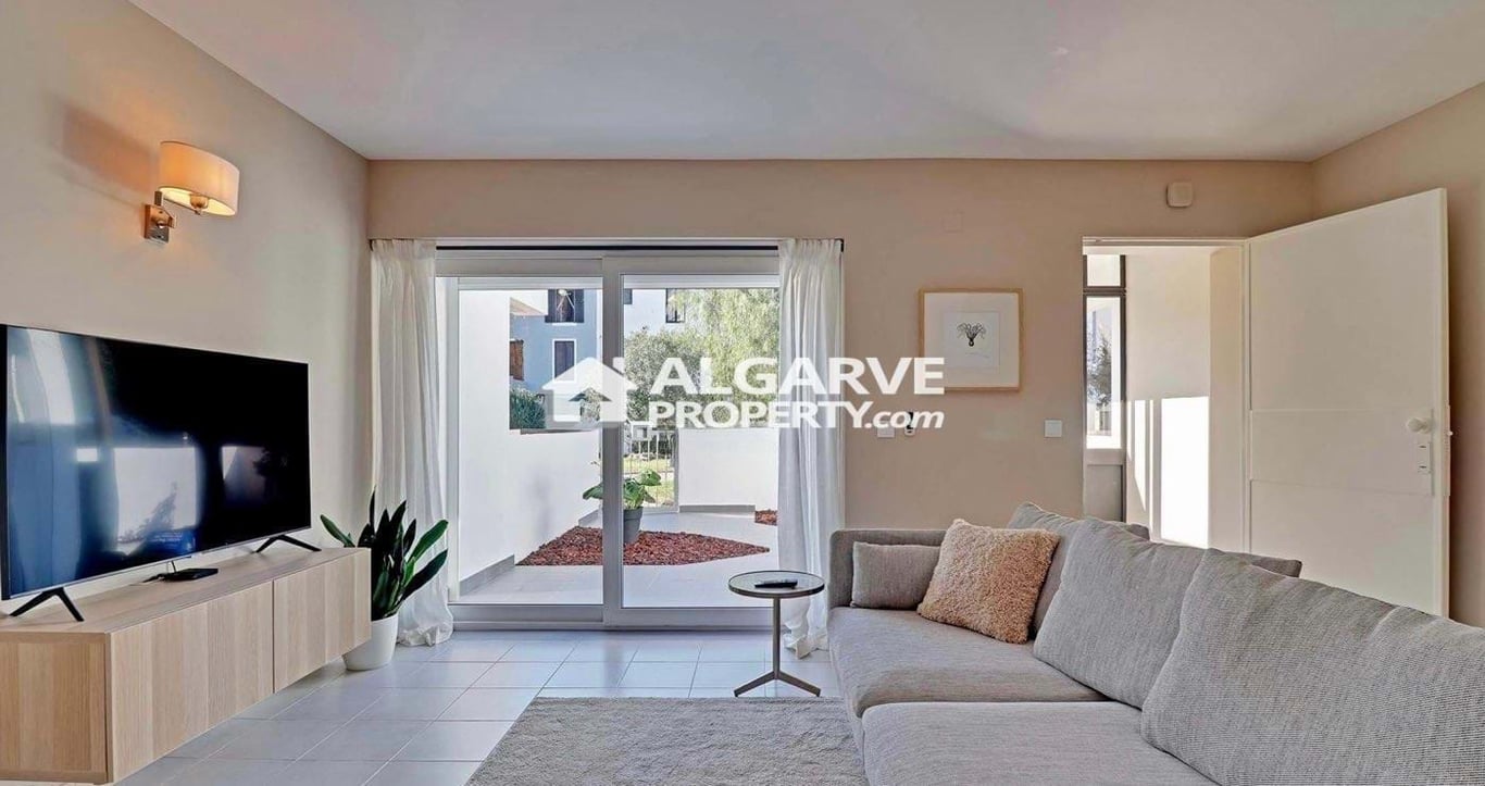 Villa in Quarteira - Image 3