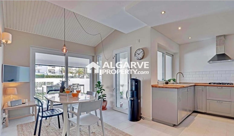 Villa in Quarteira - view 1