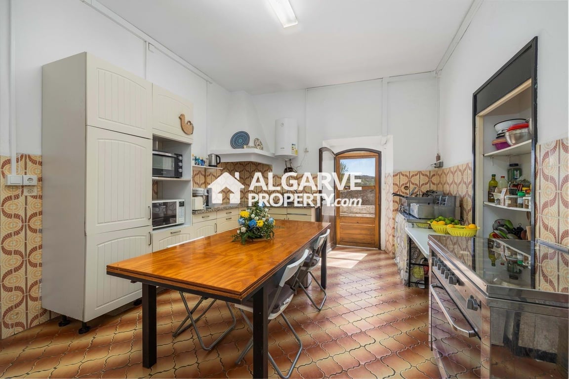 Villa in Santa Barbara de Nexe - Image 3