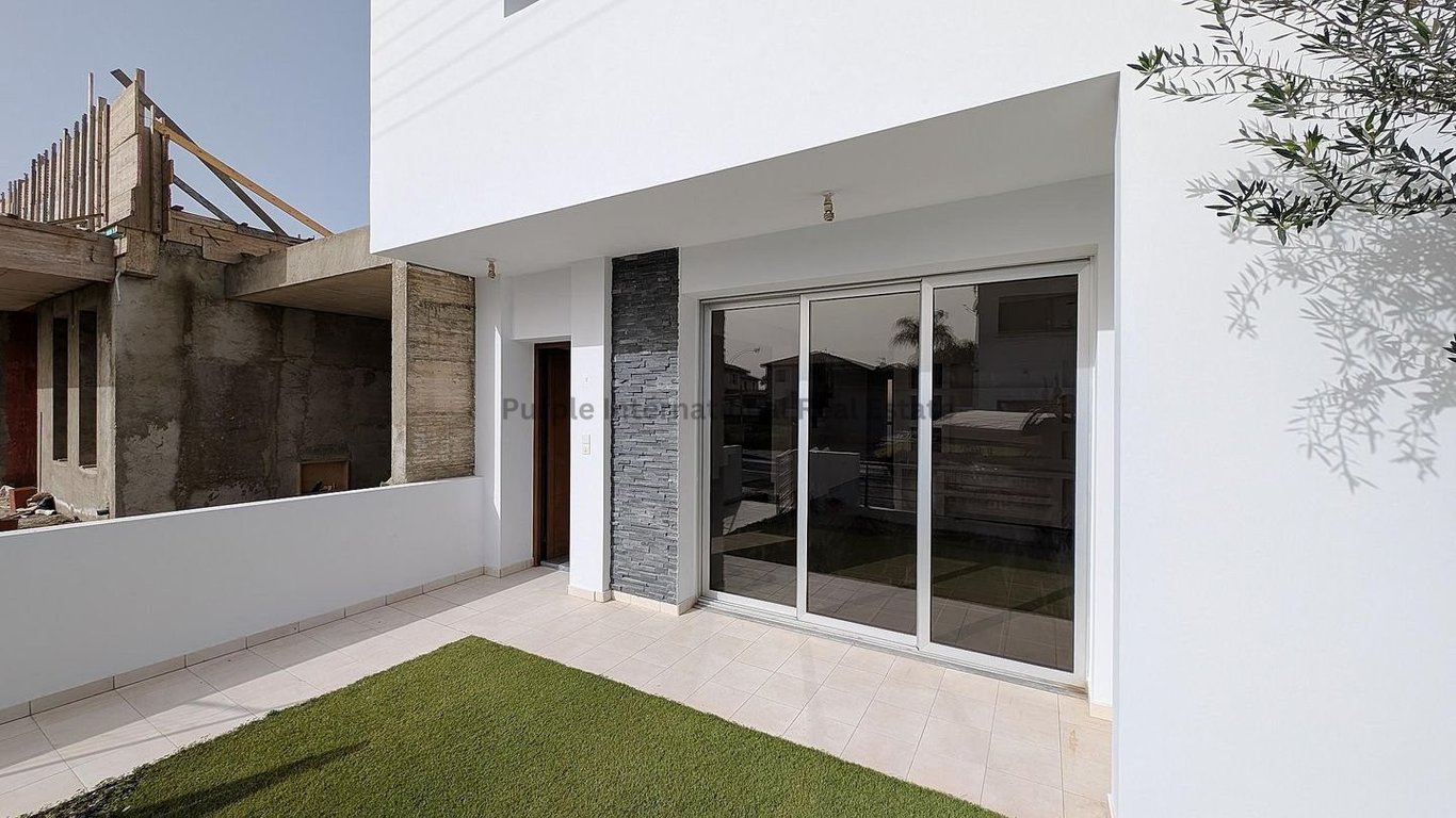 House in Kiti - Image 3