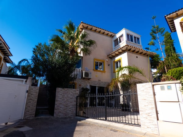 Villa in Playa Flamenca - view 1