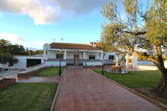 Villa in Alhaurin el Grande - view 1