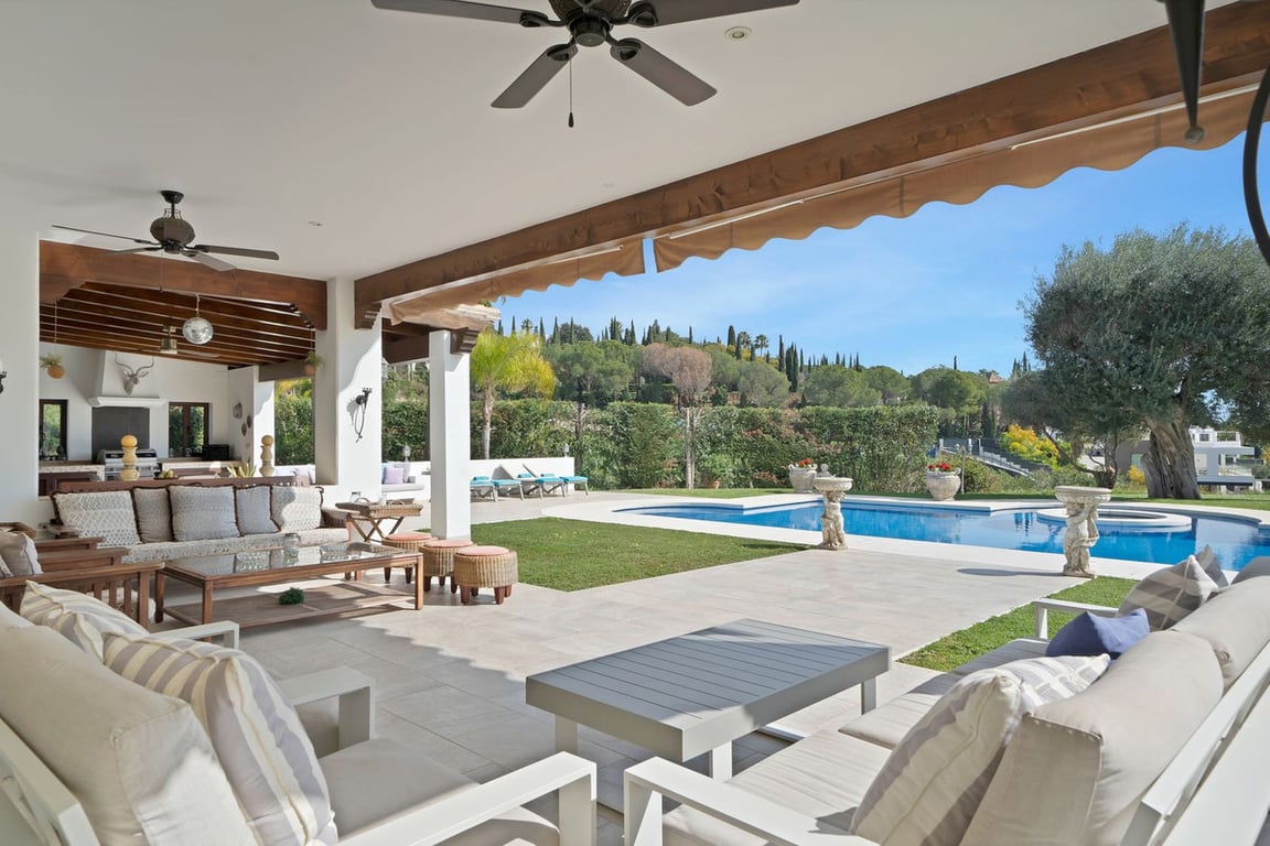 Villa in Nueva Andalucia - Image 2
