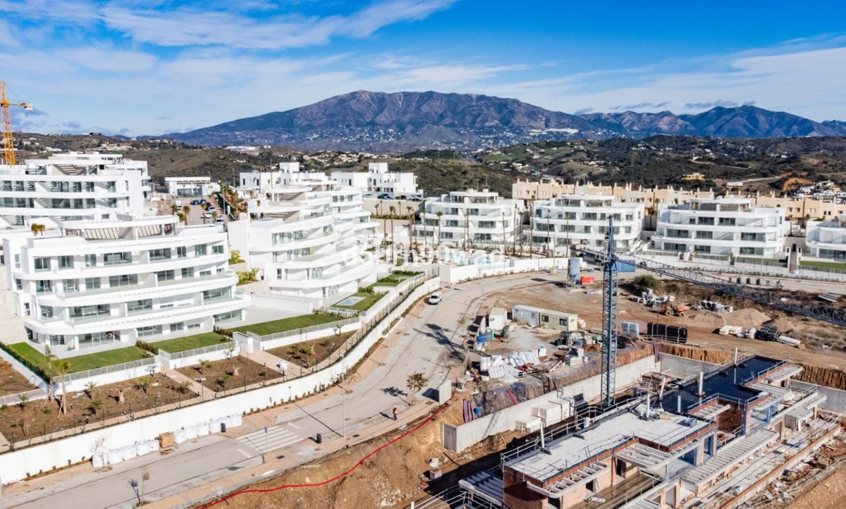 Apartment in Mijas Costa - Image 2