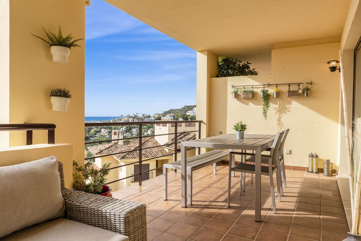 Apartment in Benahavis - Image 3