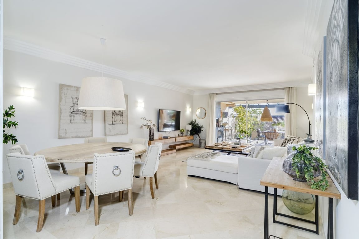 Apartment in Nueva Andalucia - Image 2