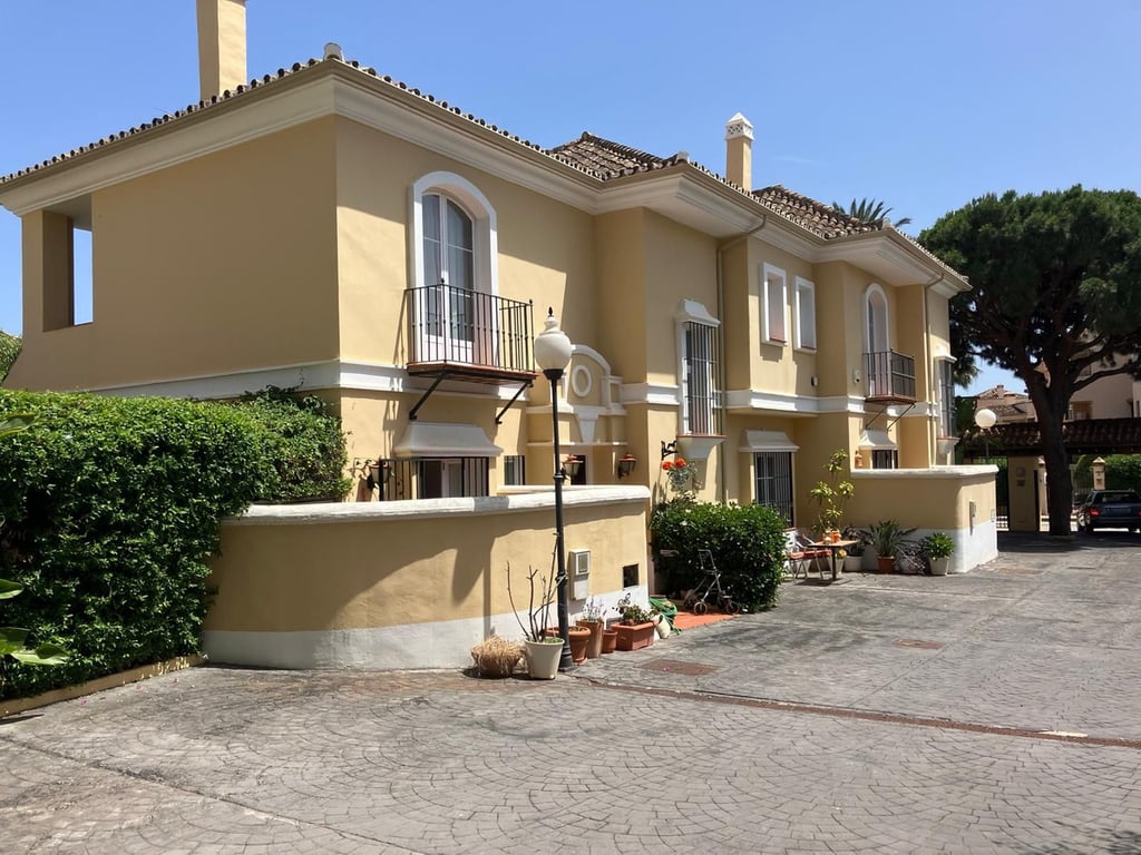 House in Elviria - Image 2