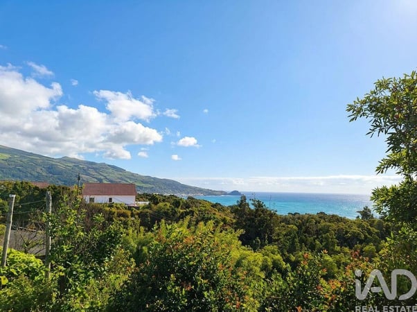 House in Lajes - view 1