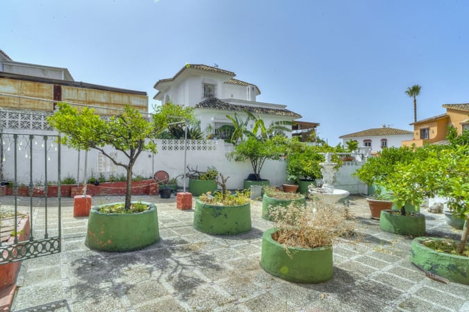 Villa in Marbella - view 1