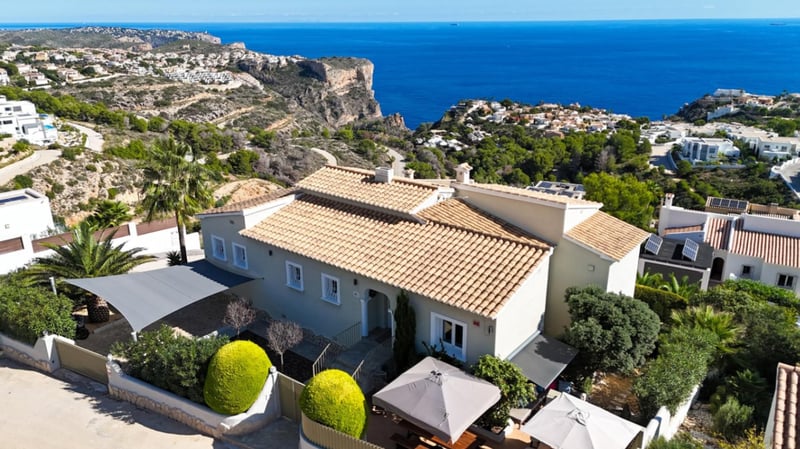 Villa in Benitachell - view 1