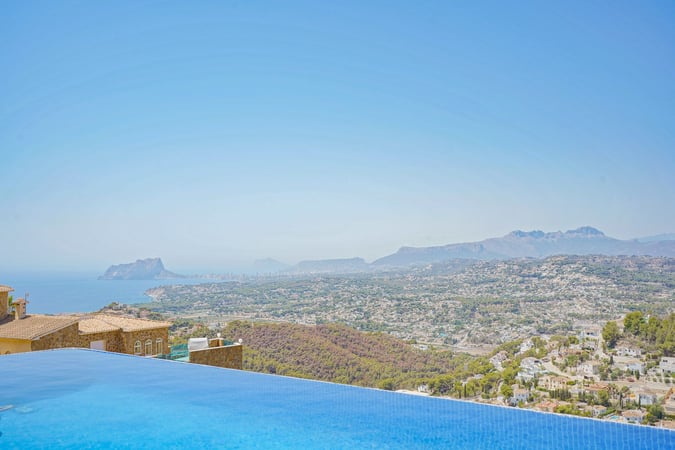 Villa in Benitachell - view 1