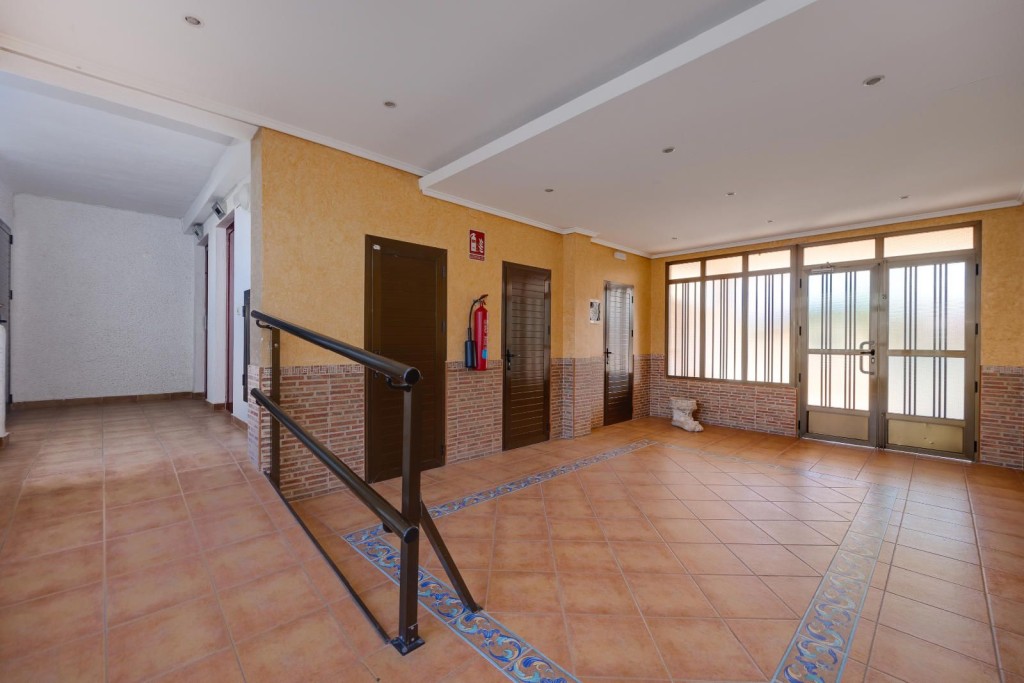 Apartment in Guardamar del Segura - Image 3