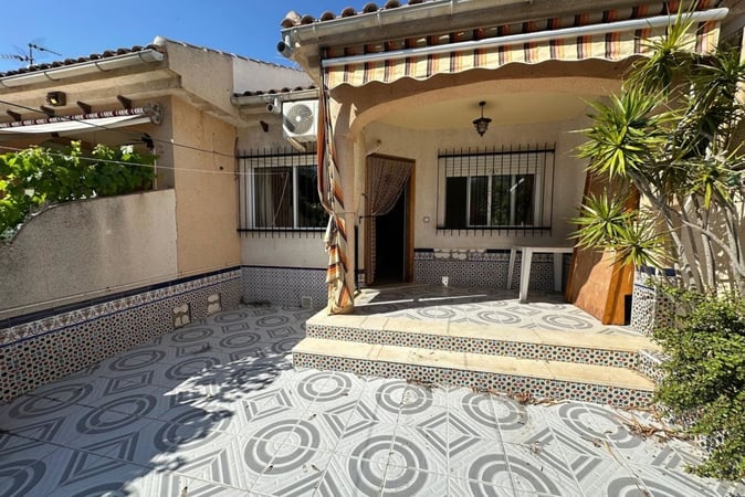 House in Los Alcazares - view 1