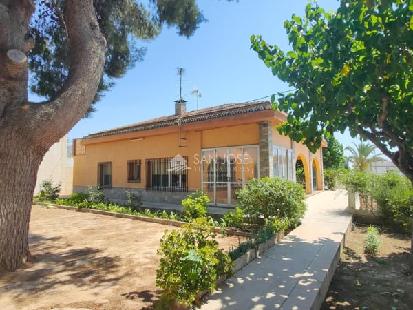 House in Novelda - view 1