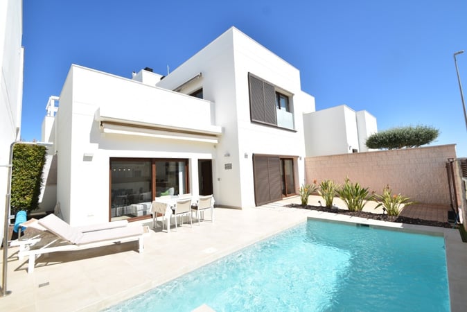 House in La Marina - view 1