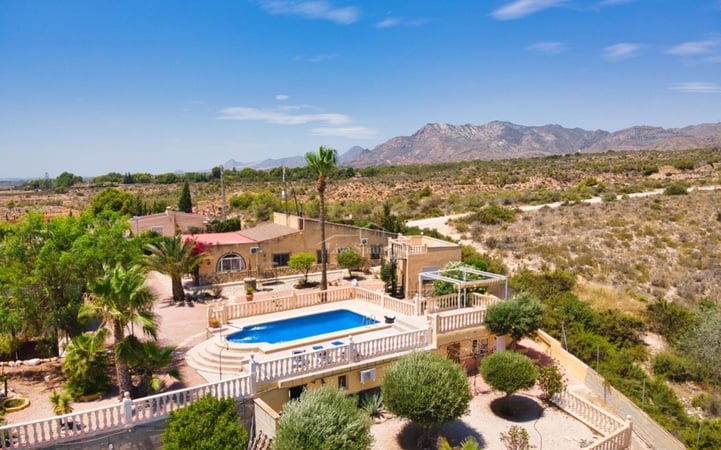 House in Albatera - view 1