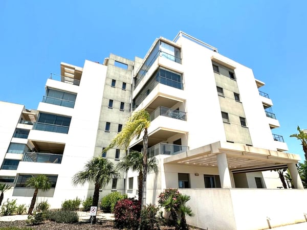 Apartment in Villamartin - view 1