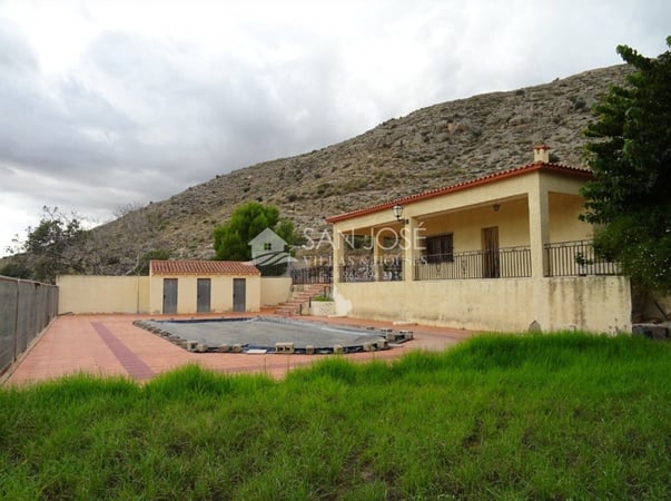 House in Hondon de las Nieves - view 1