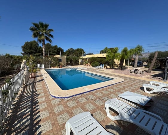 House in Crevillente - view 1